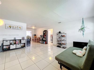 6725 Sw 39th Ter, House other with 3 bedrooms, 2 bathrooms and null parking in Miami FL | Image 3