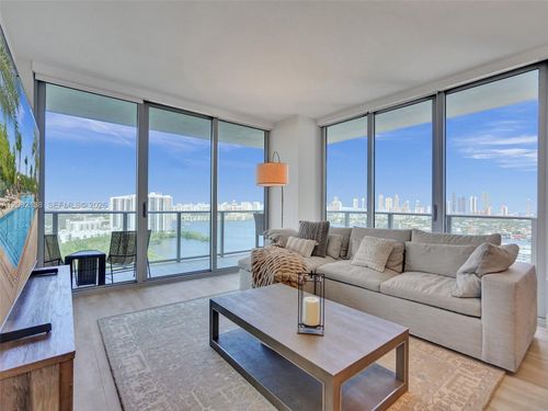 2107-16385 Biscayne Blvd, Aventura, FL, 33160-5450 | Card Image