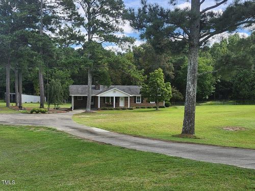 3826 Benson Hardee Rd, Benson, NC, 27504-6186 | Card Image