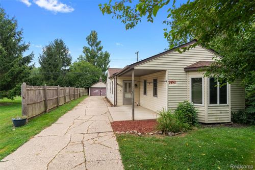 3852 Alida Ave, Rochester Hills, MI, 48309-4245 | Card Image