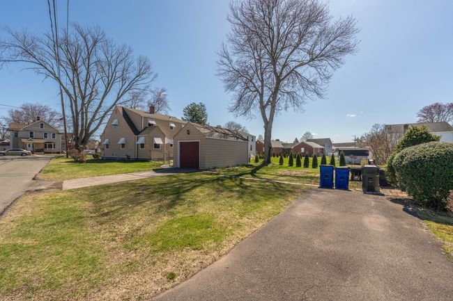 46 Suffield St, House other with 3 bedrooms, 2 bathrooms and 4 parking in Windsor Locks CT | Image 30