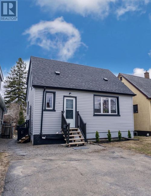 492 Brock St E, Thunder Bay, ON, P7E4H7 | Card Image