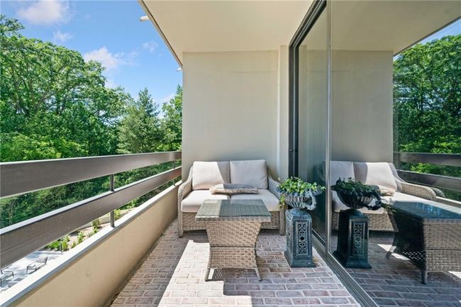 APT-6A - 2660 Peachtree Rd Nw, Condo with 2 bedrooms, 2 bathrooms and 2 parking in Atlanta GA | Image 12