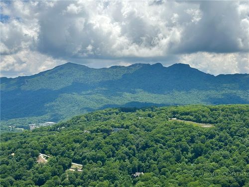 2020-303 Sugar Top Dr, Sugar Mountain, NC, 28604-5835 | Card Image