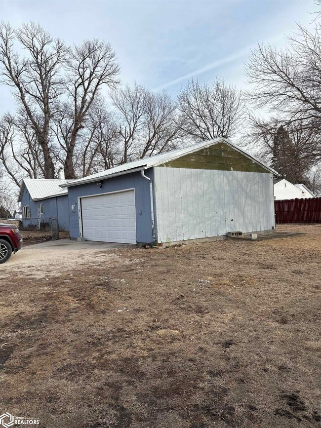 902 4 Th St, Home with 1 bedrooms, 1 bathrooms and 2 parking in Livermore IA | Image 6