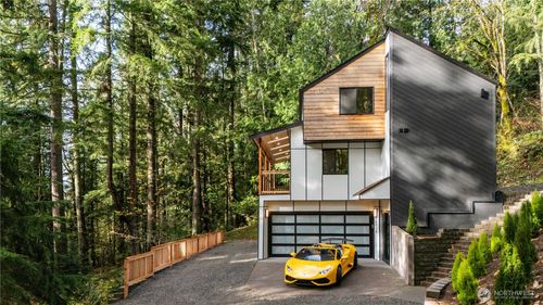 24926 Se Mirrormont Blvd, Issaquah, WA, 98027-6941 | Card Image