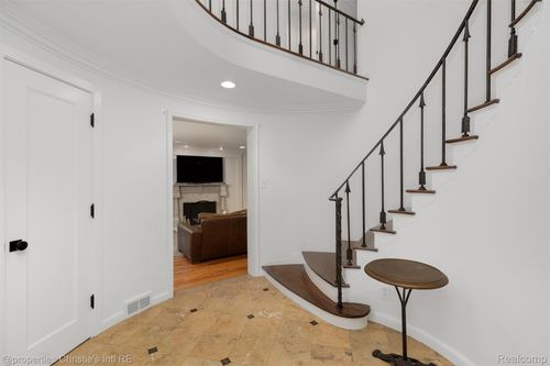 1059 Berkshire Rd, Grosse Pointe Park, MI, 48230-1310 | Card Image