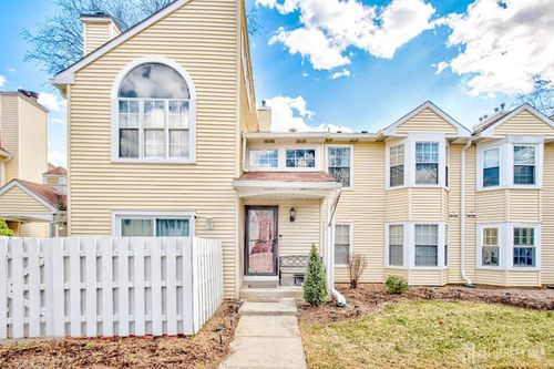 3 Dennis Ct, Hightstown, NJ, 08520-3016 | Card Image