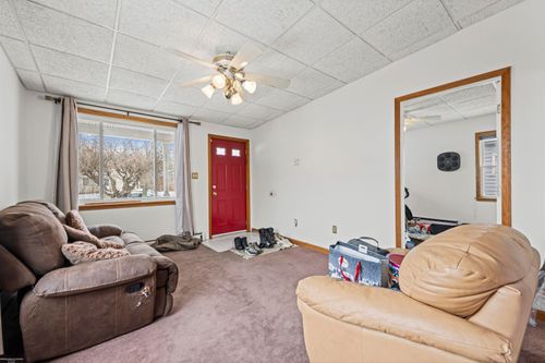 24523 Hayes Ave, Eastpointe, MI, 48021-1016 | Card Image