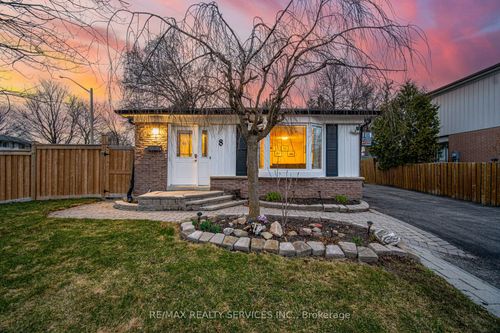 8 Reigate Ave, Brampton, ON, L6V2C9 | Card Image