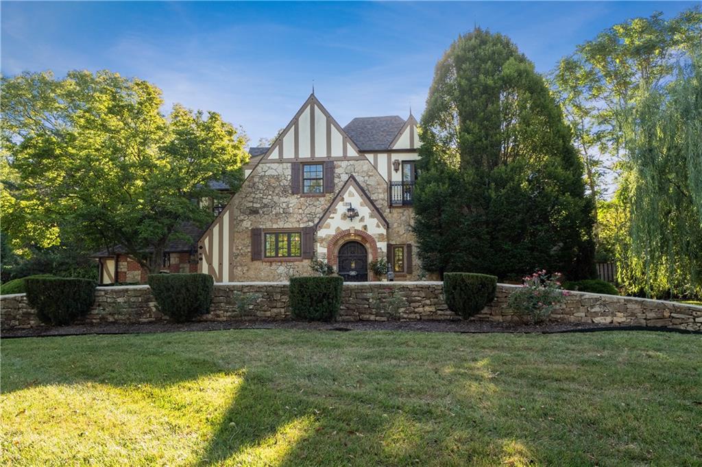 Ward Pkwy, Kansas City, MO 64112