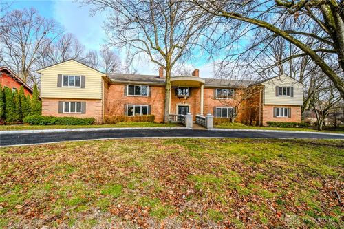 4-121 E Schantz, Oakwood, OH, 45409 | Card Image
