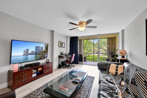 2e-103 Royal Park Dr, Oakland Park, FL, 33309-5867 | Card Image