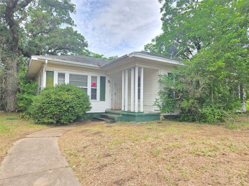 121 E Guadalupe St, La Grange, TX, 78945-1917 | Card Image