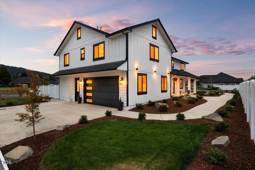 610 Pheasant Creek Dr, Central Point, OR, 97502 | Card Image