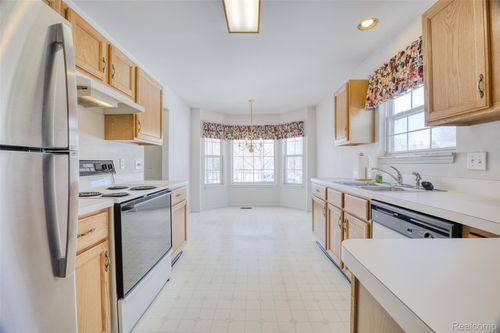 1018 Curzon St, Howell, MI, 48843-4177 | Card Image