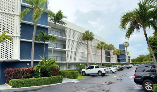 227-879 Ne 195th St, Miami, FL, 33179-3437 | Card Image
