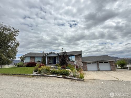 32 Red Apple Dr, Omak, WA, 98841-9689 | Card Image
