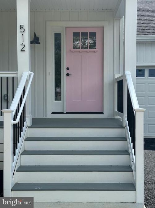 512 Livingstone St, COLONIAL BEACH, VA, 22443-2222 | Card Image