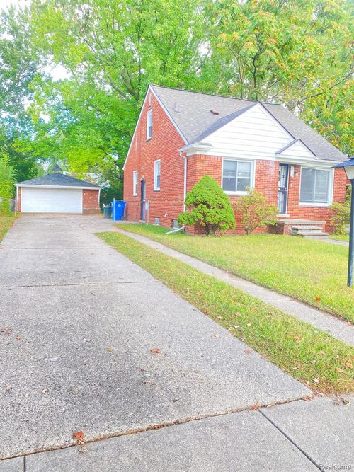 7762 Grayfield St, Dearborn Heights, MI, 48127-1575 | Card Image