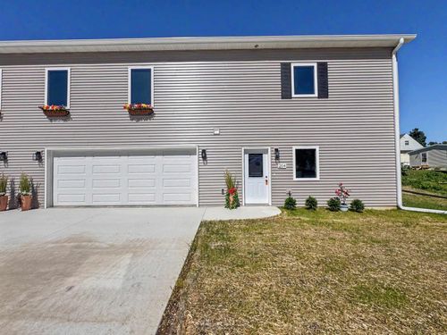 204 3rd St Nw, Waukon, IA, 52172 | Card Image