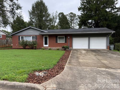 824 Hawthorne Dr Ne, Lenoir, NC, 28645-3840 | Card Image