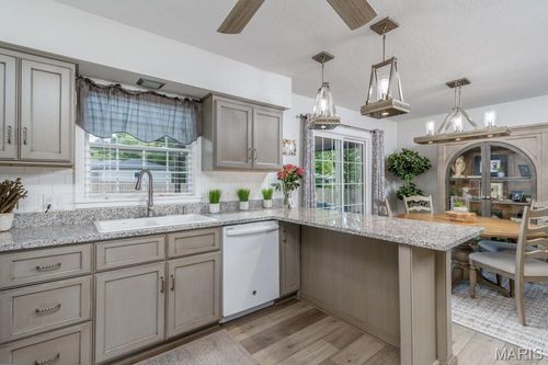 203 Rainbow Dr, Lebanon, MO, 65536-2050 | Card Image