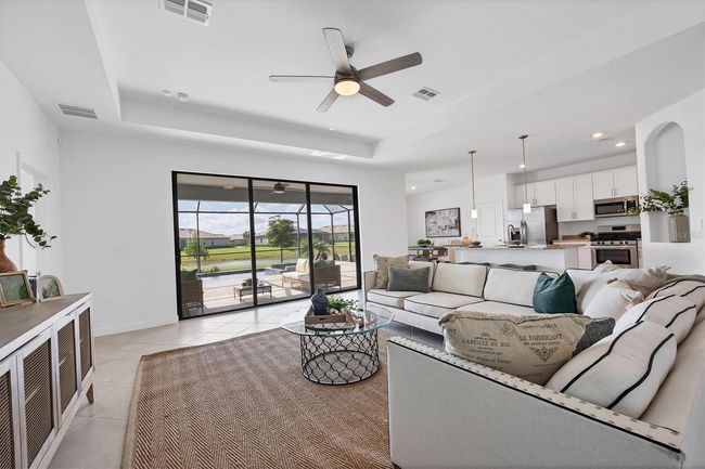 15344 Serene Shores Loop, House other with 4 bedrooms, 2 bathrooms and null parking in Bradenton FL | Image 8