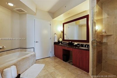 1409 - 18001 Collins Ave, Condo with 2 bedrooms, 2 bathrooms and null parking in Sunny Isles Beach FL | Image 2