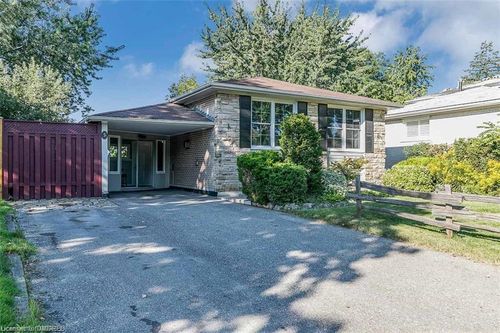 5 Melville Cres, Brampton, ON, L6W2S3 | Card Image