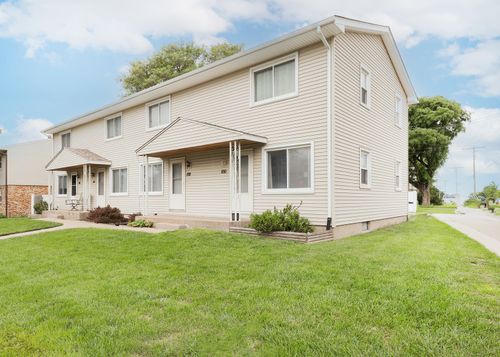 100 W Spring St, Eldridge, IA, 52748-1603 | Card Image