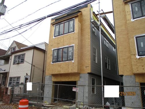 682 N 7th St, Newark, NJ, 07107-2512 | Card Image