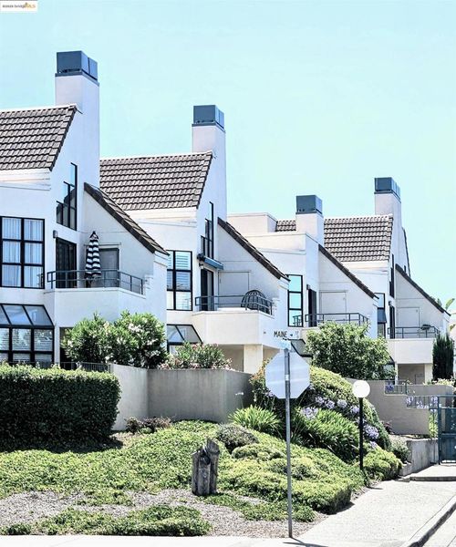 181 Nantucket Ln, Vallejo, CA, 94590-5892 | Card Image