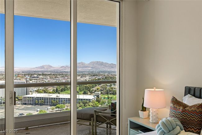 UNIT-2502 - 2877 Paradise Rd, Home with 3 bedrooms, 3 bathrooms and 1 parking in Las Vegas NV | Image 48