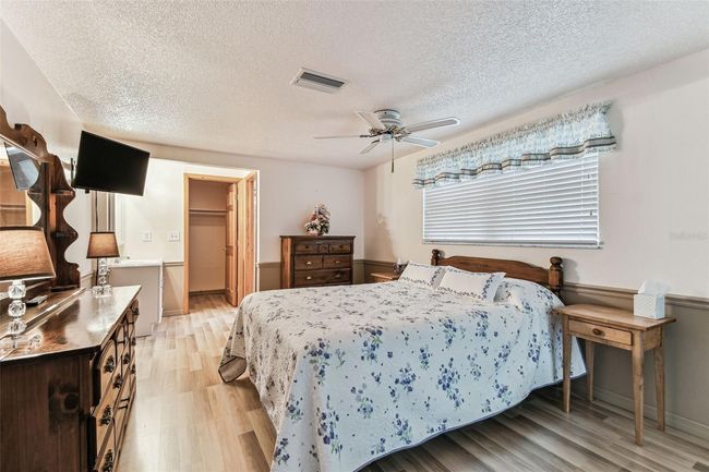 12101 Meadowbrook Ln, House other with 3 bedrooms, 2 bathrooms and null parking in Bayonet Point FL | Image 12