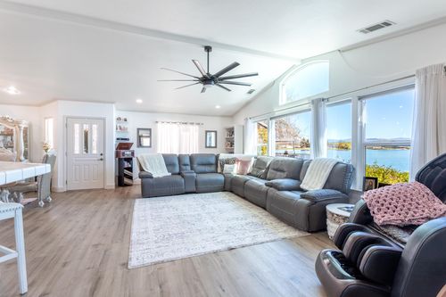 19046 Shoreline Dr, Cottonwood, CA, 96022-7919 | Card Image