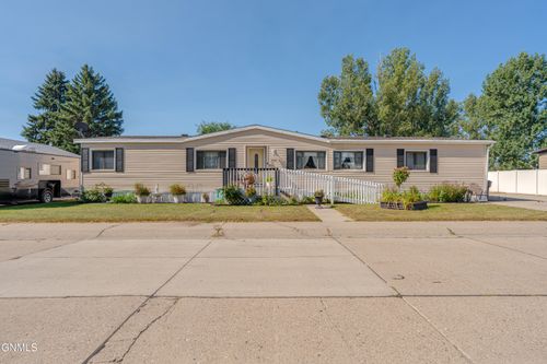 4124 W Arlington Dr, Bismarck, ND, 58503-7827 | Card Image
