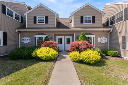 15611375 Pilgrim Rd, Germantown, WI, 53022-3422 | Card Image