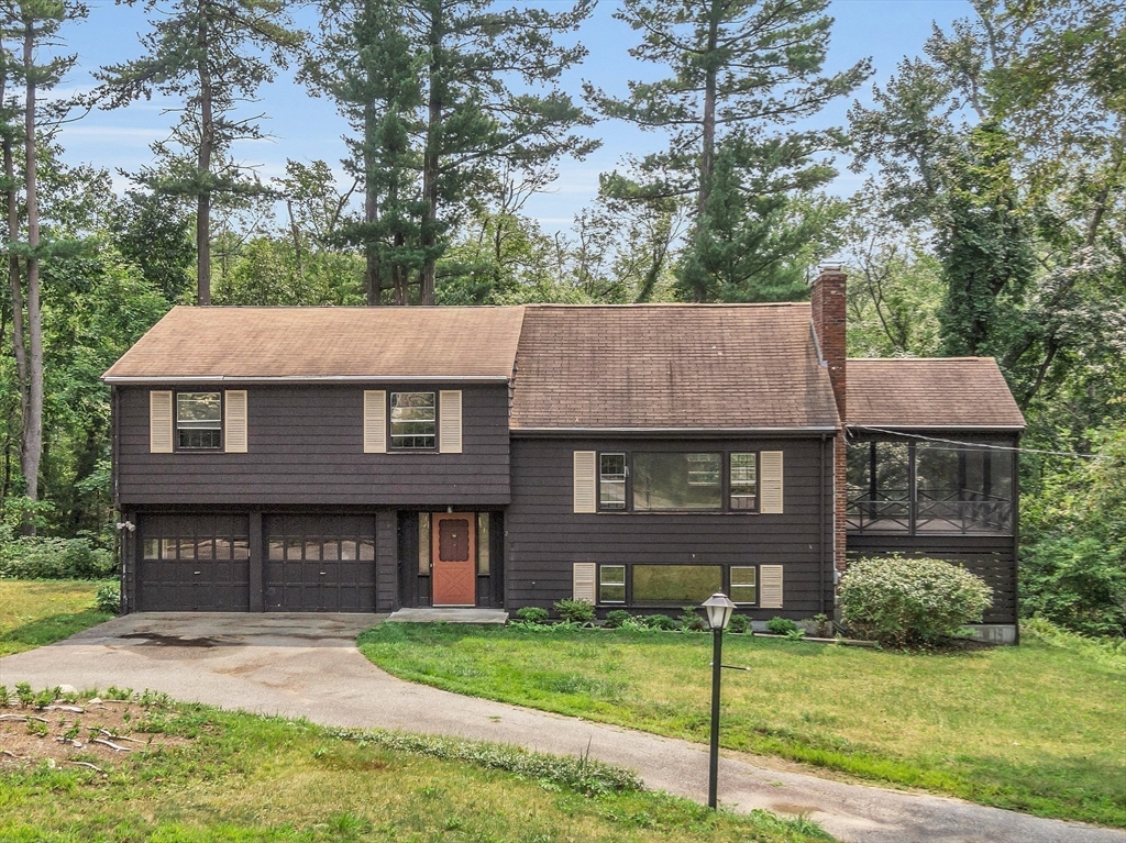 Shaw Dr, Andover, MA 01810