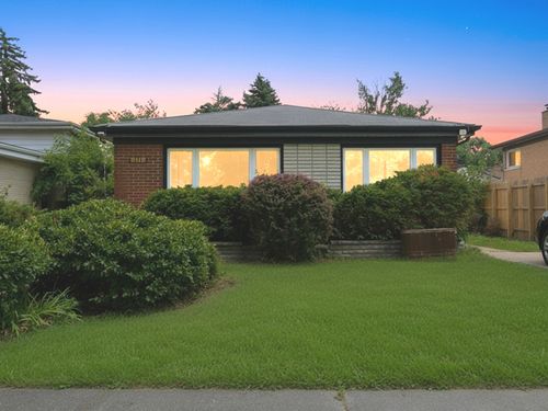 8113 Central Ave, Morton Grove, IL, 60053-3527 | Card Image