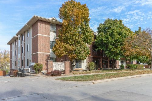 408 W Side Dr, Iowa City, IA, 52246 | Card Image