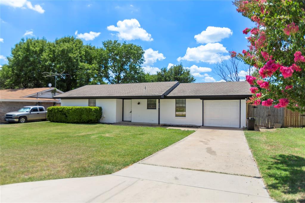 Richard Ln, Azle, TX 76020