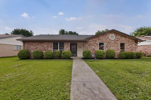 949 Meadowdale Cir, Garland, TX, 75043-2728 | Card Image