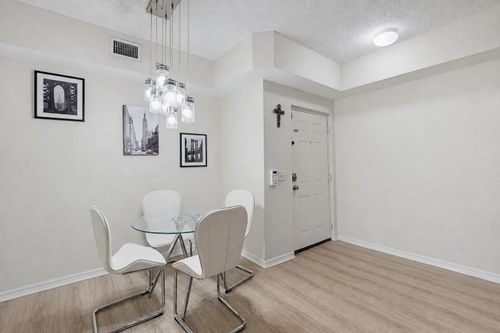 306-350 Crestwood Cir, Royal Palm Beach, FL, 33411-4978 | Card Image