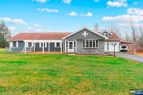 18 Old Wolfe Rd, Budd Lake, NJ, 07828-3208 | Card Image