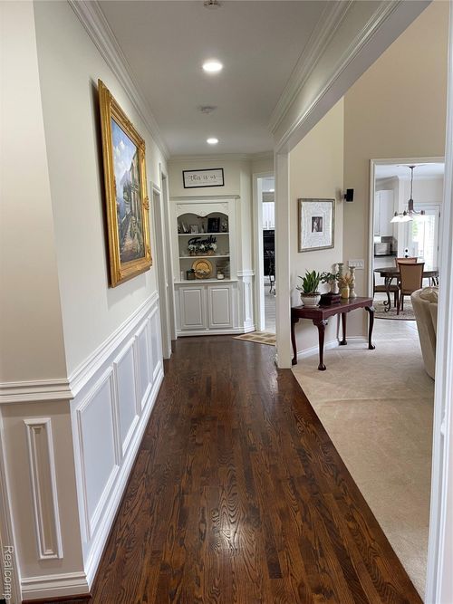 422 Springview Dr, Rochester, MI, 48307-1736 | Card Image