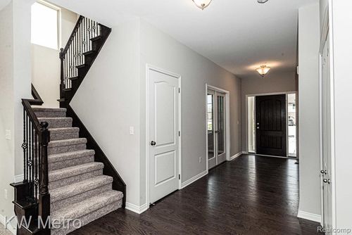 2760 John Bartley Circle, Sterling Heights, MI, 48310 | Card Image