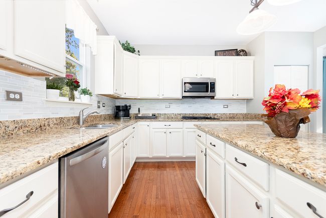 404 Bower Ln, House other with 5 bedrooms, 3 bathrooms and null parking in Oswego IL | Image 14