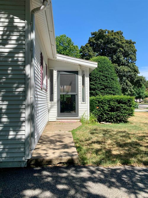 67 Cable Rd, Rye, NH, 03870-2412 | Card Image