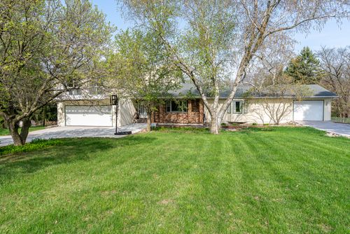 9 Valley View Dr, Blue Grass, IA, 52726-9568 | Card Image